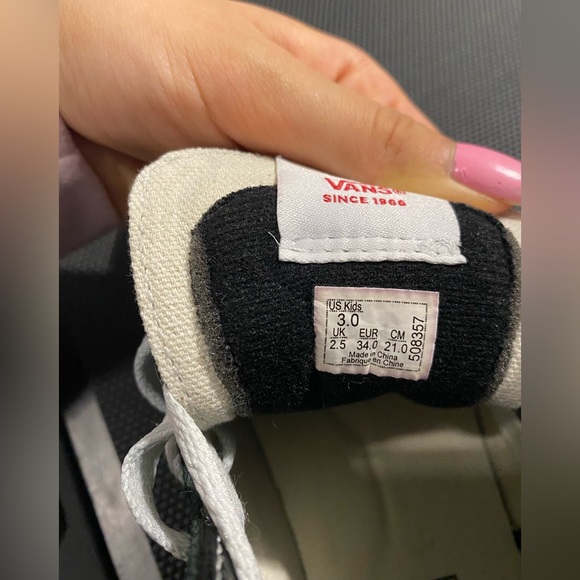 Girls Size 3 Vans High Tops. - Picture 4 of 5